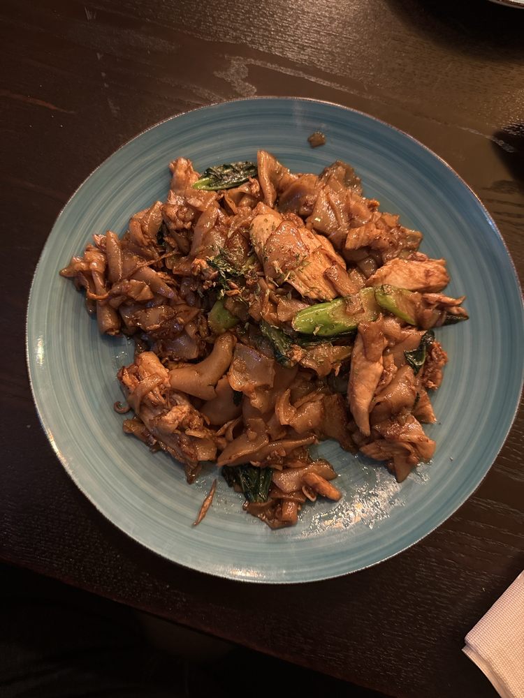 Pad See Ew at LoveMama