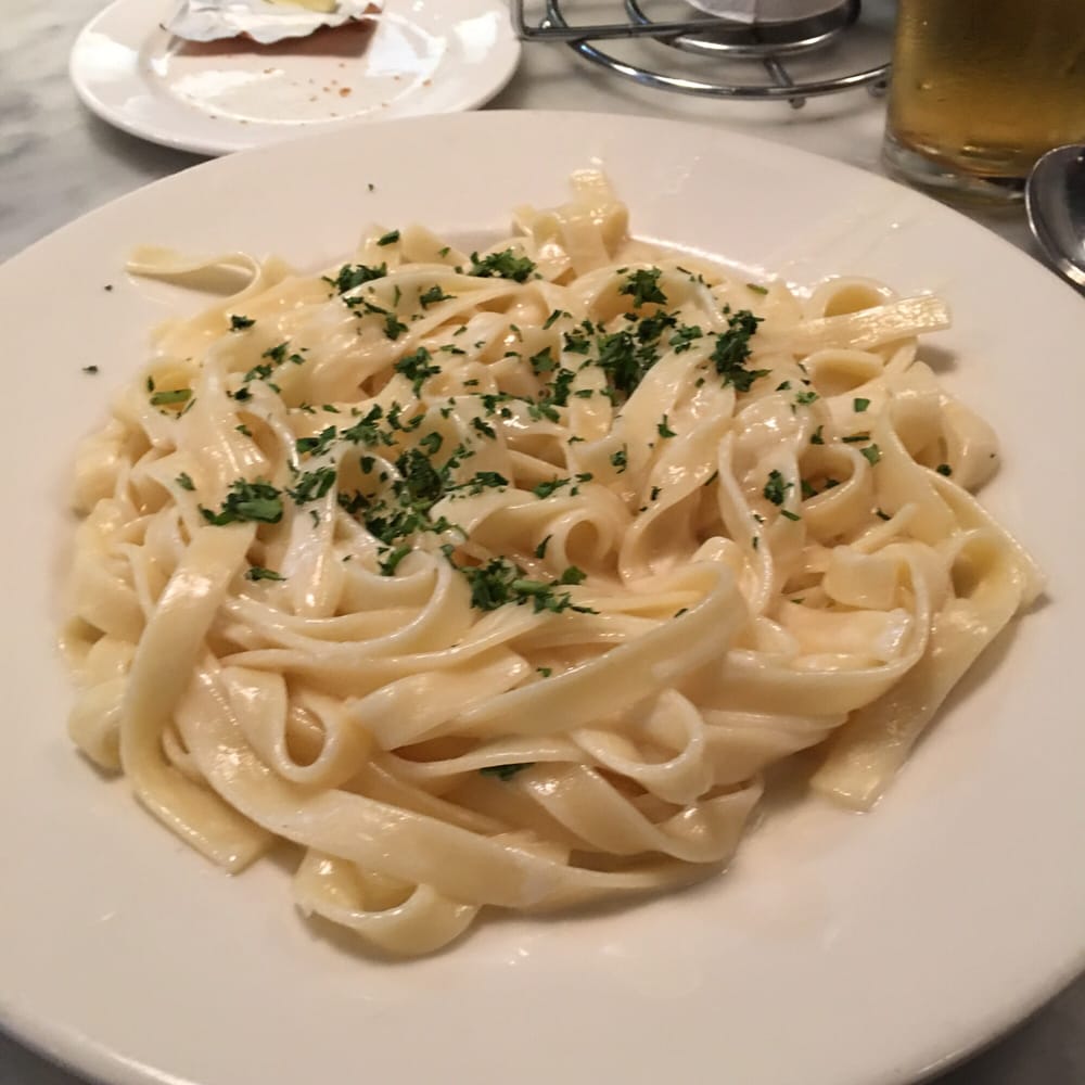 Fettuccine Alfredo at Sotto Mare