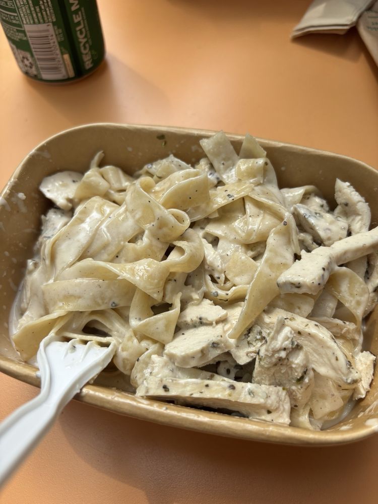 Fettuccine Alfredo at Pasta Rullo