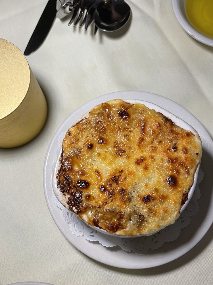 Soupe à l'oignon gratinée at La Sirène SoHo