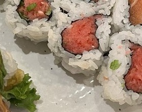 Spicy Tuna Roll at Sushi Tomi