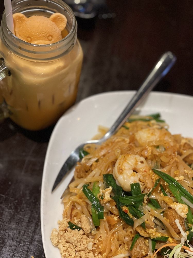 C01. Pad Thai Noodle at New Thai Elephant