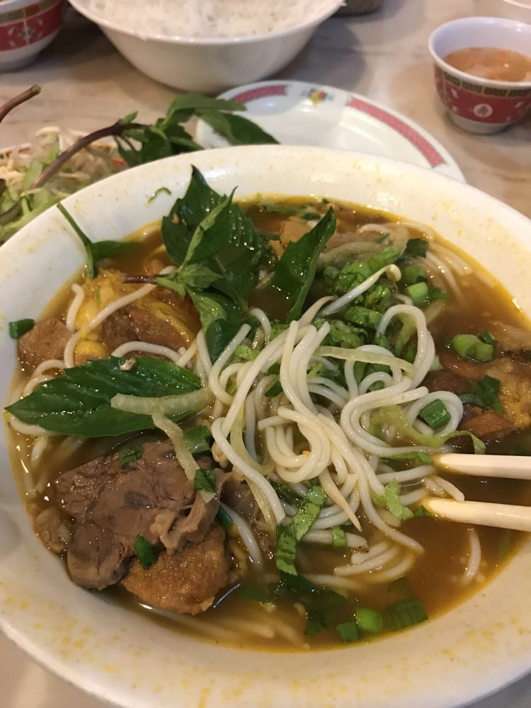 Bún Bò Huế at Phở Bằng