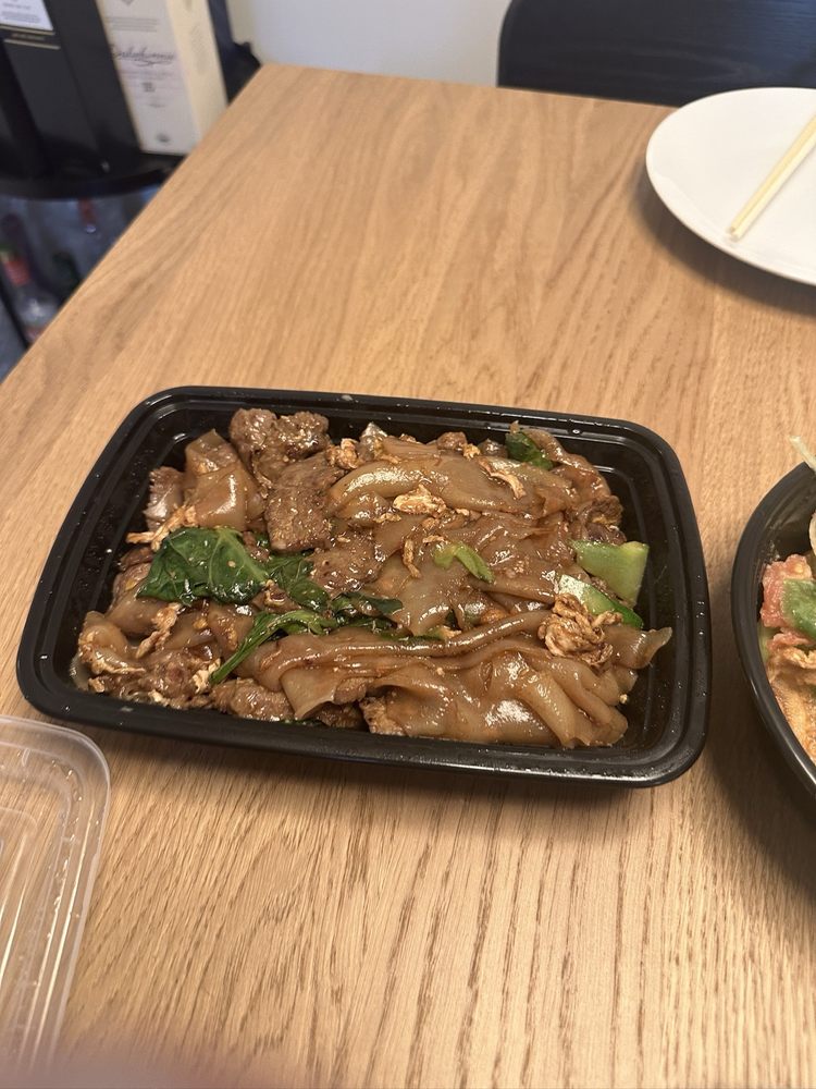 Pad See Ew at Thai Villa