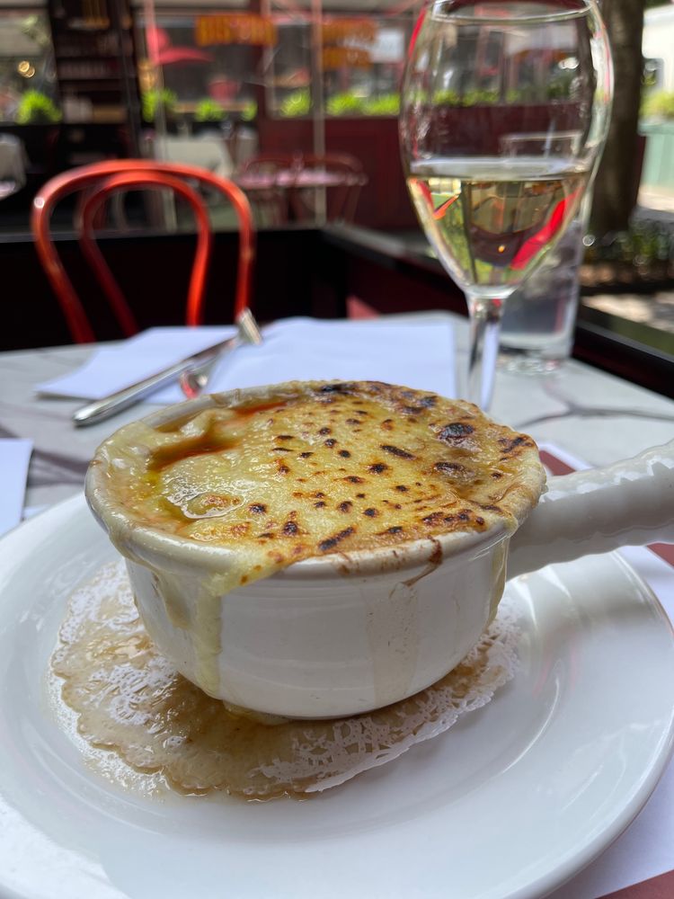 Soupe à l'oignon at Manny's Bistro