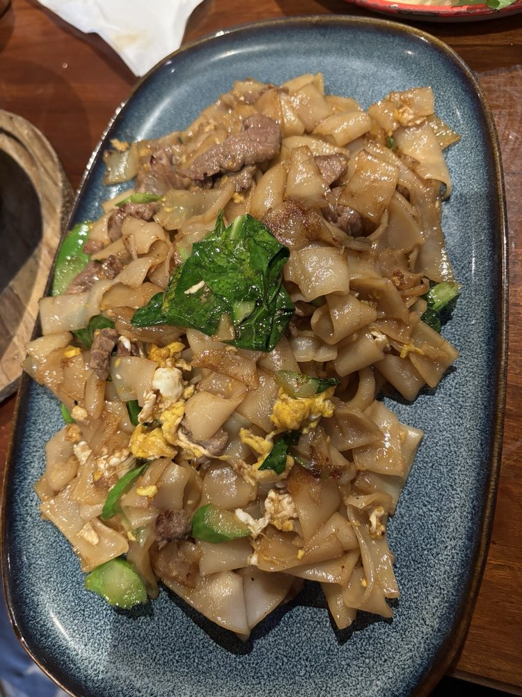 Pad See Ew at Saap Ver Damn Good! Thai street food