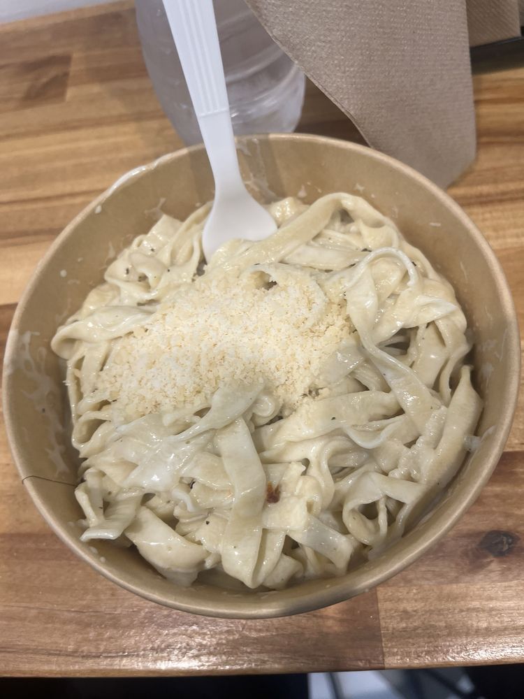 Fettuccine Alfredo at Yummy Cheese Pasta