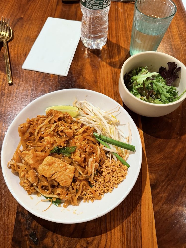 Pad Thai at Mitr Thai